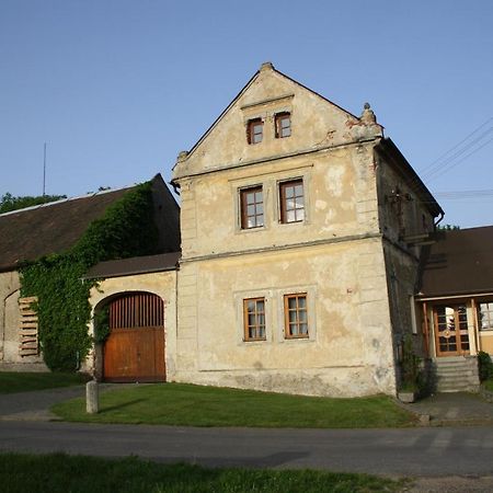 Apartman Na Statku Miskovice  Exterior photo