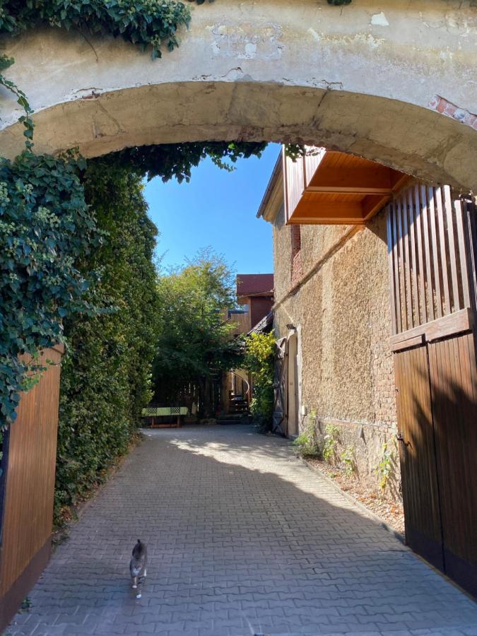 Apartman Na Statku Miskovice  Exterior photo